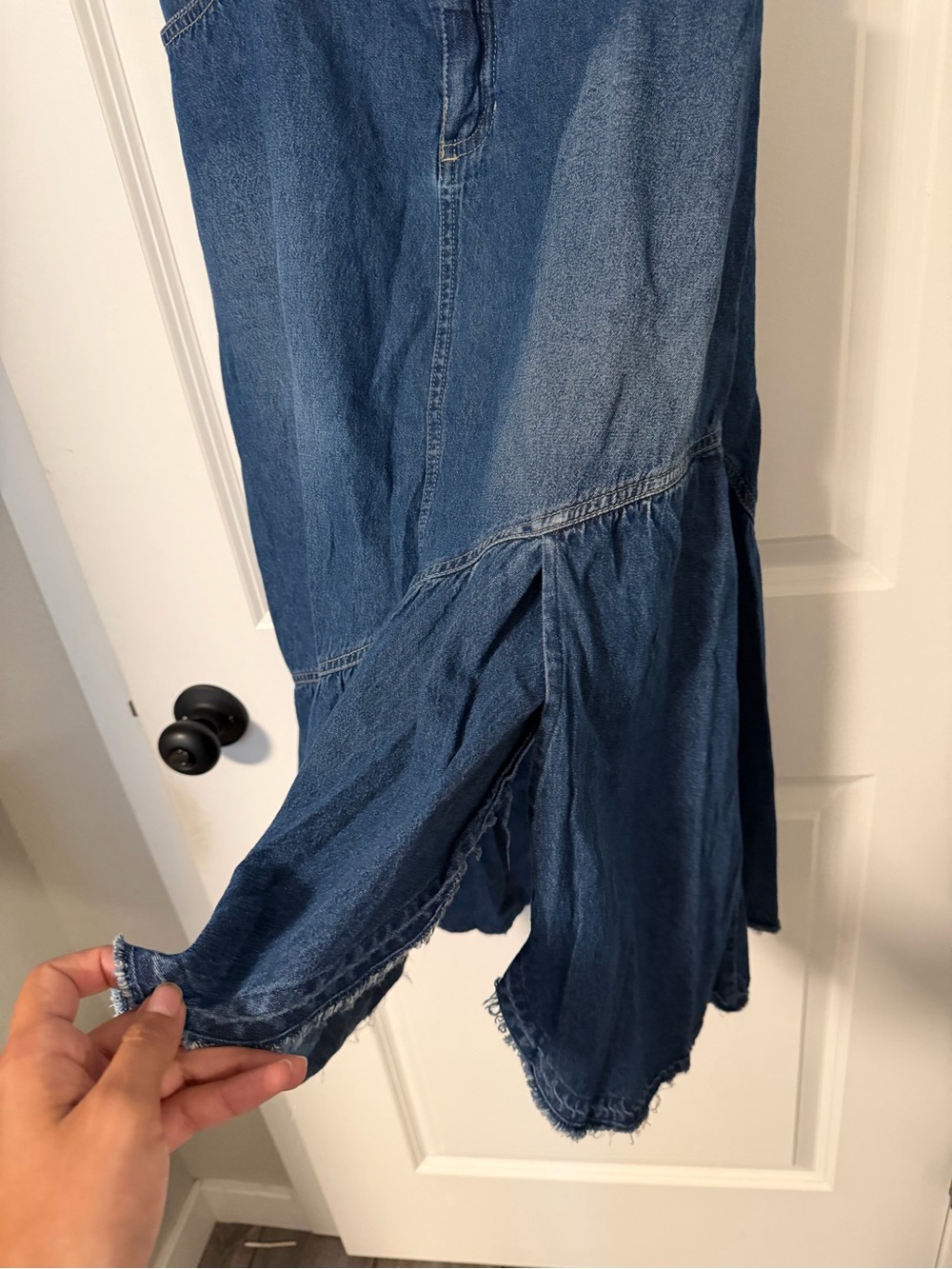 Studio West Women's Dark Blue Denim skirt in small 
Jean skirt - Picture 7 of 8